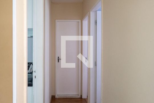 Corredor de apartamento à venda com 2 quartos, 50m² em Vila Liviero, São Paulo