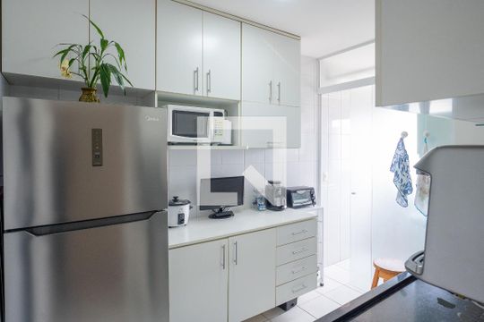 Cozinha de apartamento à venda com 2 quartos, 50m² em Vila Liviero, São Paulo