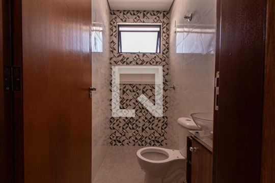 Banheiro de kitnet/studio para alugar com 1 quarto, 26m² em Vila Fiori, Sorocaba
