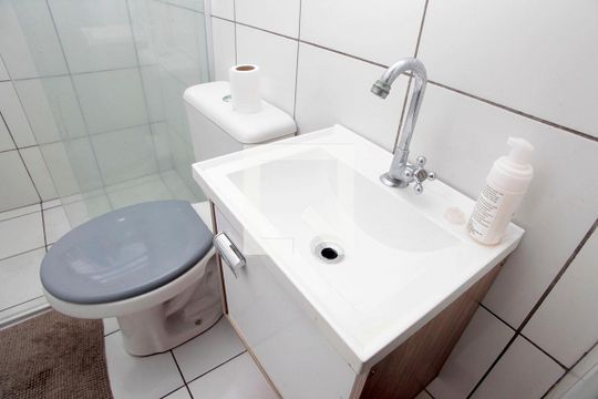 Banheiro de apartamento para alugar com 1 quarto, 30m² em Petrópolis, Porto Alegre