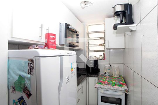 Cozinha + Área de Serviço de apartamento para alugar com 1 quarto, 30m² em Petrópolis, Porto Alegre