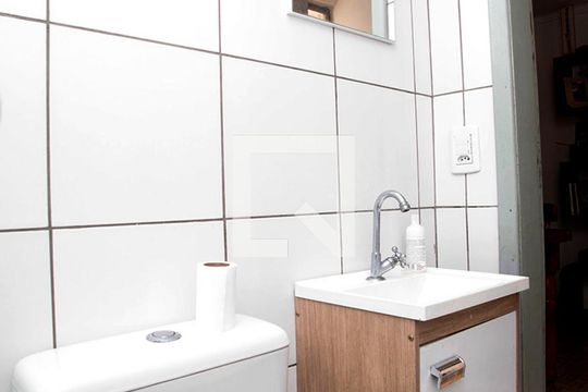 Banheiro de apartamento para alugar com 1 quarto, 30m² em Petrópolis, Porto Alegre