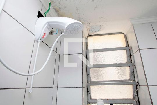 Banheiro de apartamento para alugar com 1 quarto, 30m² em Petrópolis, Porto Alegre