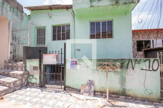 Fachada de casa para alugar com 2 quartos, 45m² em Veloso, Osasco