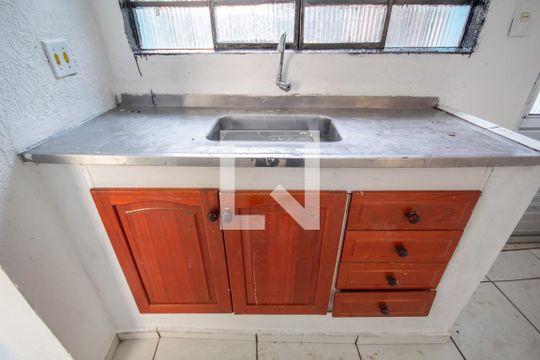 Cozinha de casa para alugar com 2 quartos, 45m² em Veloso, Osasco