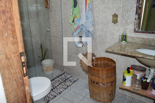 Banheiro de casa à venda com 5 quartos, 300m² em Fonte Grande, Contagem