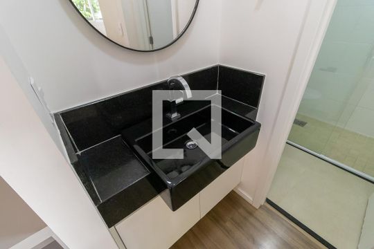 Banheiro de kitnet/studio para alugar com 1 quarto, 40m² em Vila Itapura, Campinas