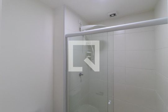 Banheiro de kitnet/studio para alugar com 1 quarto, 40m² em Vila Itapura, Campinas