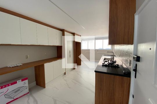 Cozinha de apartamento para alugar com 3 quartos, 138m² em Consolação, São Paulo