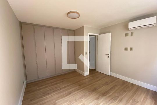 Quarto de apartamento para alugar com 3 quartos, 138m² em Consolação, São Paulo