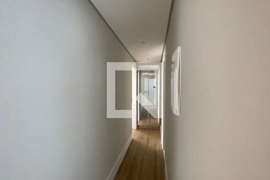 Corredor de apartamento para alugar com 3 quartos, 138m² em Consolação, São Paulo