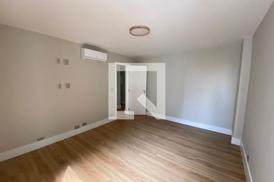 Quarto de apartamento para alugar com 3 quartos, 138m² em Consolação, São Paulo