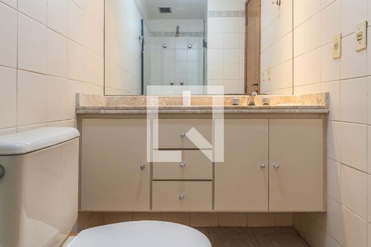 Banheiro de apartamento para alugar com 1 quarto, 63m² em Jardim Paulista, São Paulo