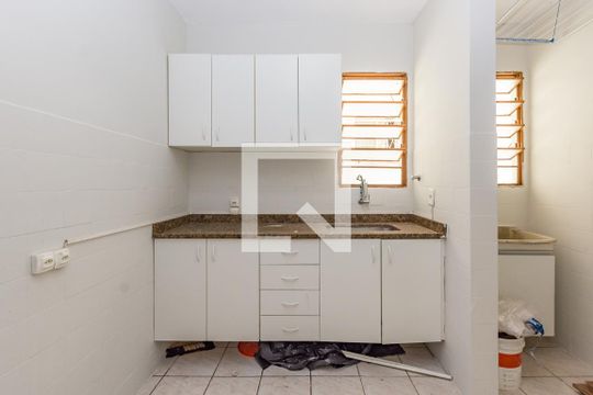 Cozinha de apartamento à venda com 3 quartos, 66m² em Estoril, Belo Horizonte