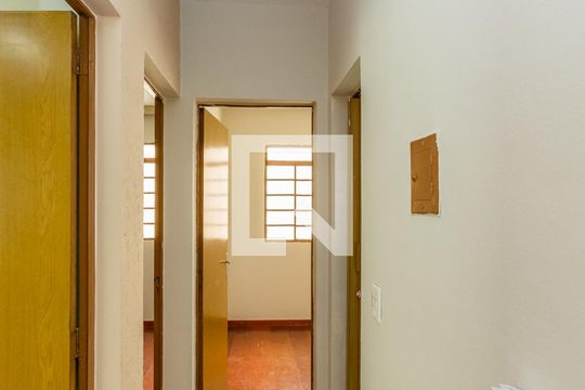 Corredor de apartamento à venda com 3 quartos, 66m² em Estoril, Belo Horizonte