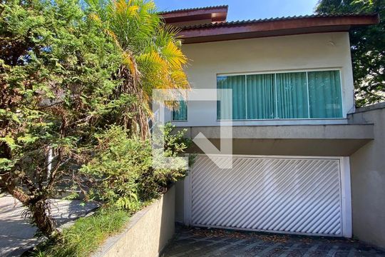 Fachada de casa à venda com 4 quartos, 400m² em Nova Petrópolis, São Bernardo do Campo