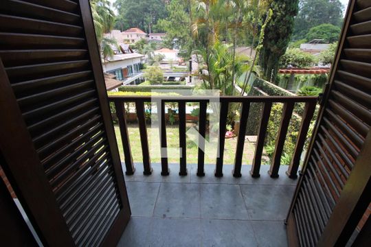 Sacada da suíte 2 de casa à venda com 4 quartos, 360m² em Jardim Marajoara, São Paulo
