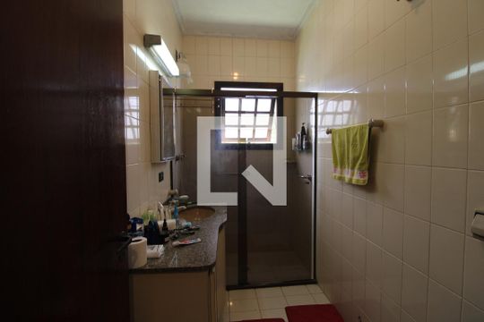 Banheiro comum de casa à venda com 4 quartos, 360m² em Jardim Marajoara, São Paulo