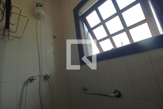 Chuveiro banheiro comum de casa à venda com 4 quartos, 360m² em Jardim Marajoara, São Paulo