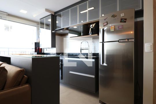 Cozinha de apartamento para alugar com 2 quartos, 43m² em Parque Industrial Tomas Edson, São Paulo