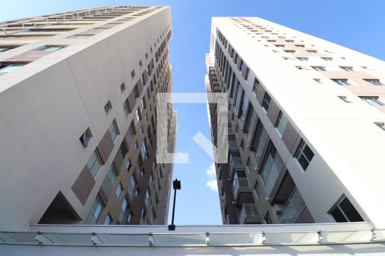 Fachada de apartamento para alugar com 2 quartos, 43m² em Parque Industrial Tomas Edson, São Paulo