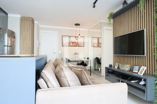 Sala de apartamento para alugar com 2 quartos, 43m² em Parque Industrial Tomas Edson, São Paulo