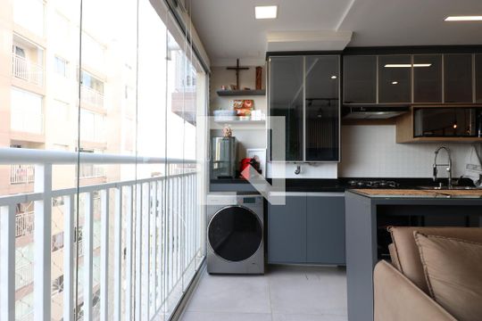 Varanda de apartamento para alugar com 2 quartos, 43m² em Parque Industrial Tomas Edson, São Paulo