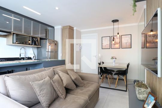 Sala de apartamento para alugar com 2 quartos, 43m² em Parque Industrial Tomas Edson, São Paulo