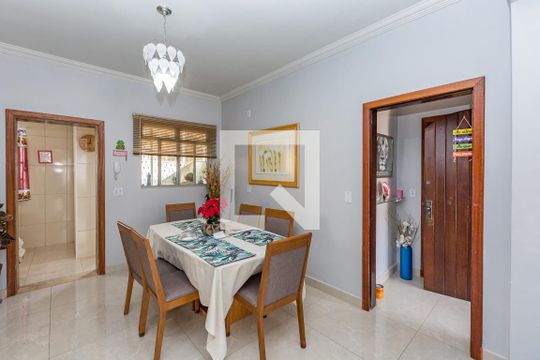 Sala de casa à venda com 3 quartos, 149m² em Cinquentenario, Belo Horizonte