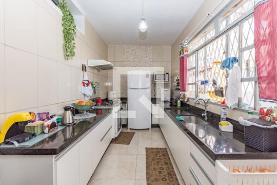 Cozinha de casa à venda com 3 quartos, 149m² em Cinquentenario, Belo Horizonte