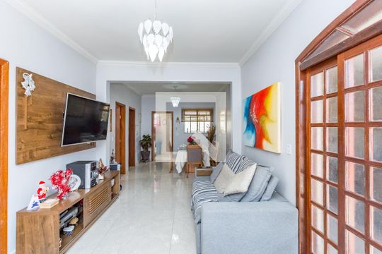 Sala de casa à venda com 3 quartos, 149m² em Cinquentenario, Belo Horizonte