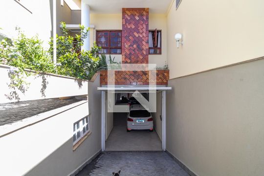 Garagem de casa à venda com 3 quartos, 300m² em Jardim Cotiana, São Paulo