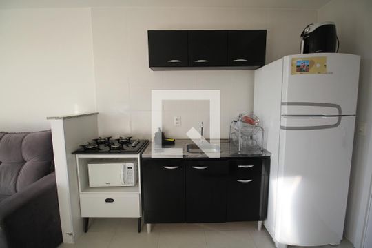 Cozinha de apartamento para alugar com 1 quarto, 30m² em Jardim da Glória, São Paulo