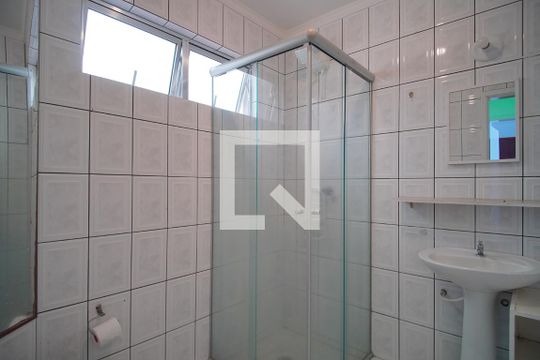 Banheiro de apartamento para alugar com 2 quartos, 65m² em Guarani, Novo Hamburgo