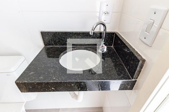 Banheiro de apartamento para alugar com 1 quarto, 24m² em Vila Prudente, São Paulo