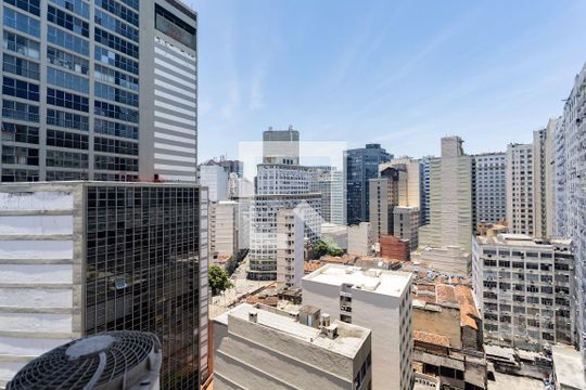 Vista de kitnet/studio para alugar com 1 quarto, 30m² em Centro, Rio de Janeiro