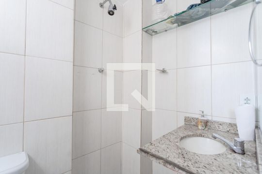 Banheiro de kitnet/studio para alugar com 1 quarto, 30m² em Centro, Rio de Janeiro
