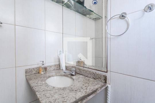 Banheiro de kitnet/studio para alugar com 1 quarto, 30m² em Centro, Rio de Janeiro