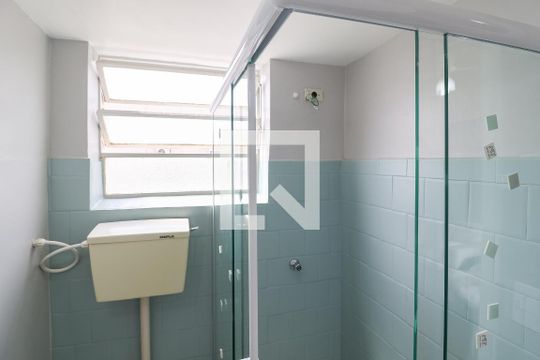 Banheiro de apartamento para alugar com 1 quarto, 30m² em Farroupilha, Porto Alegre