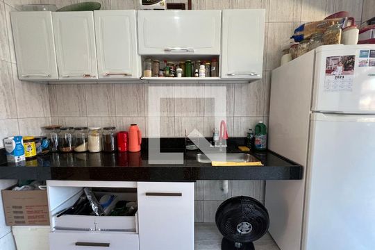 Cozinha de casa de condomínio para alugar com 3 quartos, 108m² em Xangri-lá, Contagem