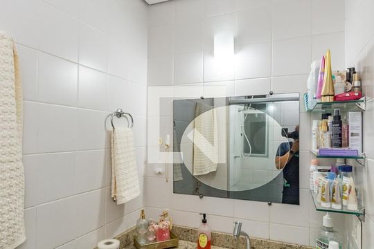 Banheiro da Suíte de apartamento à venda com 3 quartos, 110m² em Buritis, Belo Horizonte