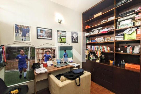 Escritório de casa à venda com 4 quartos, 150m² em Colégio Batista, Belo Horizonte