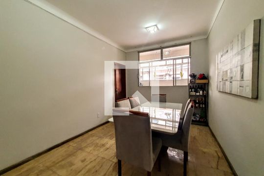 Sala de casa à venda com 4 quartos, 150m² em Colégio Batista, Belo Horizonte