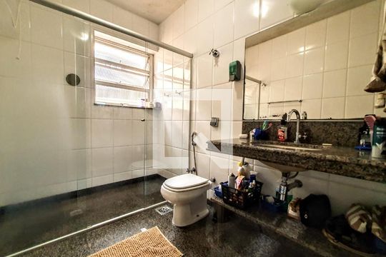 Banheiro de casa à venda com 4 quartos, 150m² em Colégio Batista, Belo Horizonte