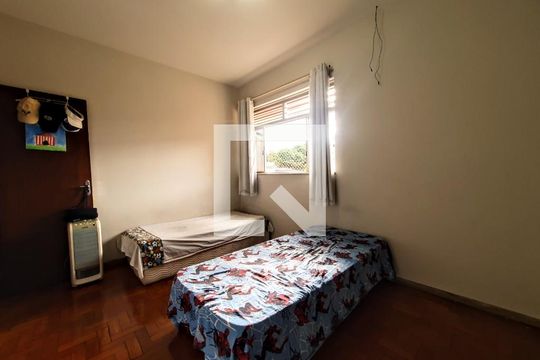 Quarto de casa à venda com 4 quartos, 150m² em Colégio Batista, Belo Horizonte