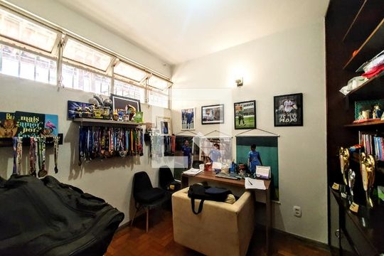 Escritório de casa à venda com 4 quartos, 150m² em Colégio Batista, Belo Horizonte