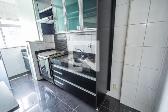 Cozinha de apartamento à venda com 2 quartos, 80m² em Ouro Preto, Belo Horizonte