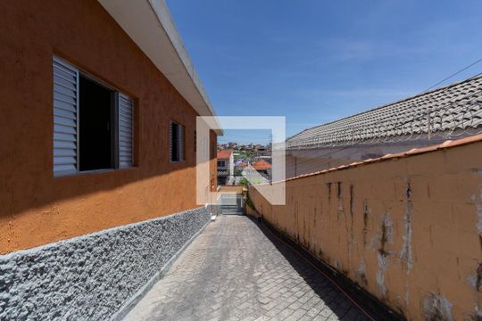 Entrada de casa para alugar com 3 quartos, 540m² em Parque Boturussu, São Paulo