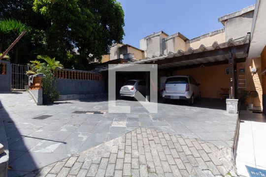 Garagem de casa para alugar com 3 quartos, 540m² em Parque Boturussu, São Paulo