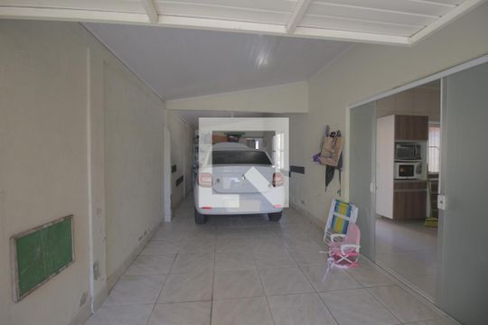 Garagem de casa à venda com 3 quartos, 100m² em Rio Branco, Canoas